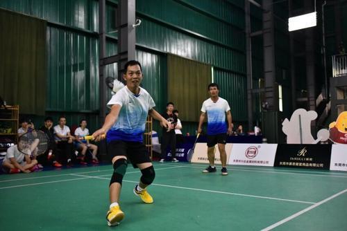 全球業(yè)余羽毛球錦標(biāo)賽總決賽閉幕,羽毛球手膠直銷